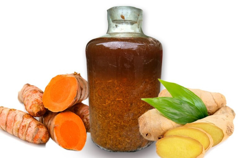 Rượu nghệ bóp gà đá là thế nào?