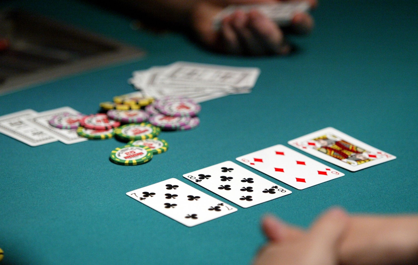 Khi chơi bài Poker online anh em có thể bắt gặp một số tình huống không thể ngờ 
